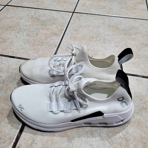 On Cloudeasy Running Shoes Women Size 7 - Picture 4 of 6